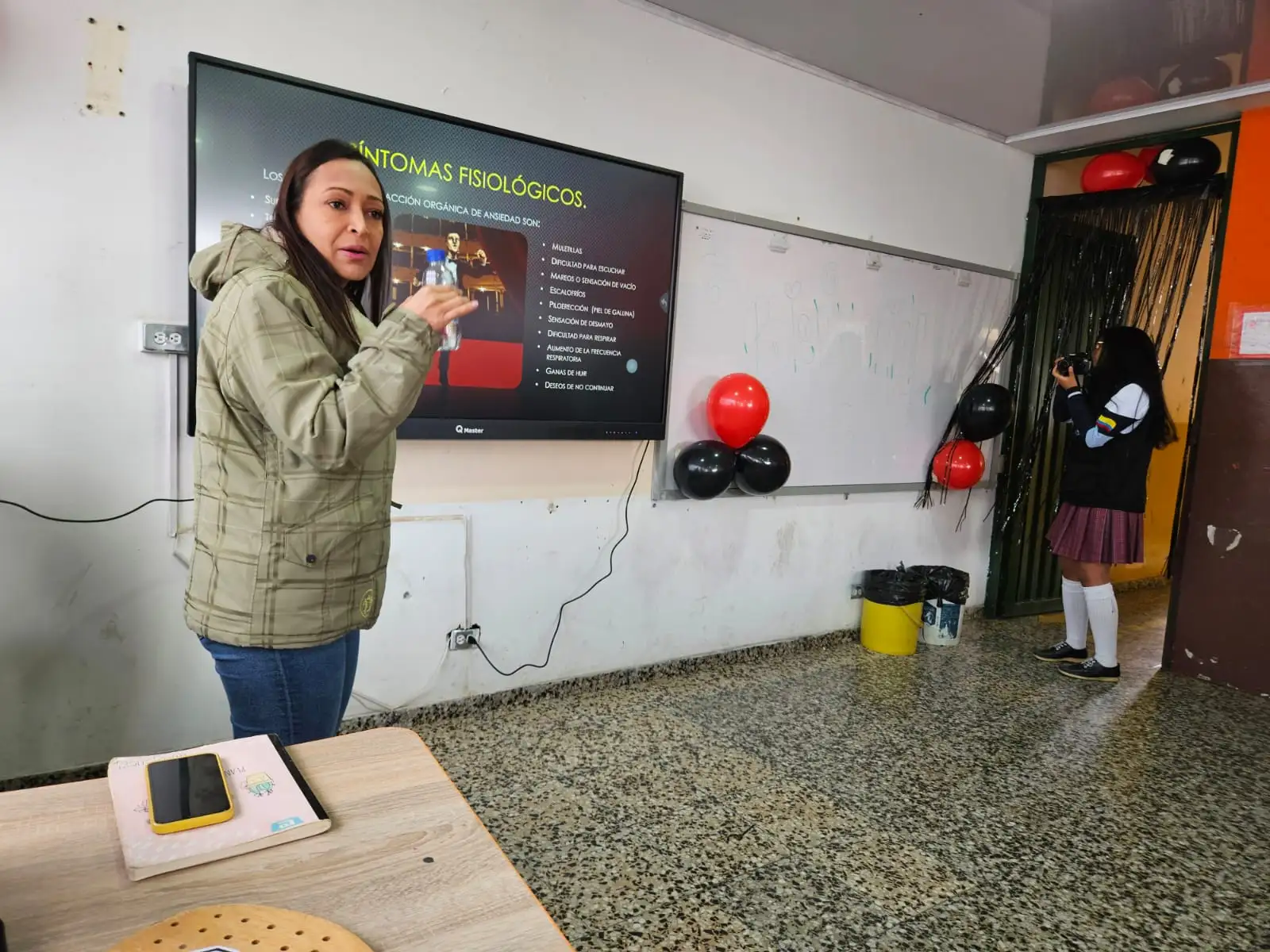 Estudiantes participando en improvisación