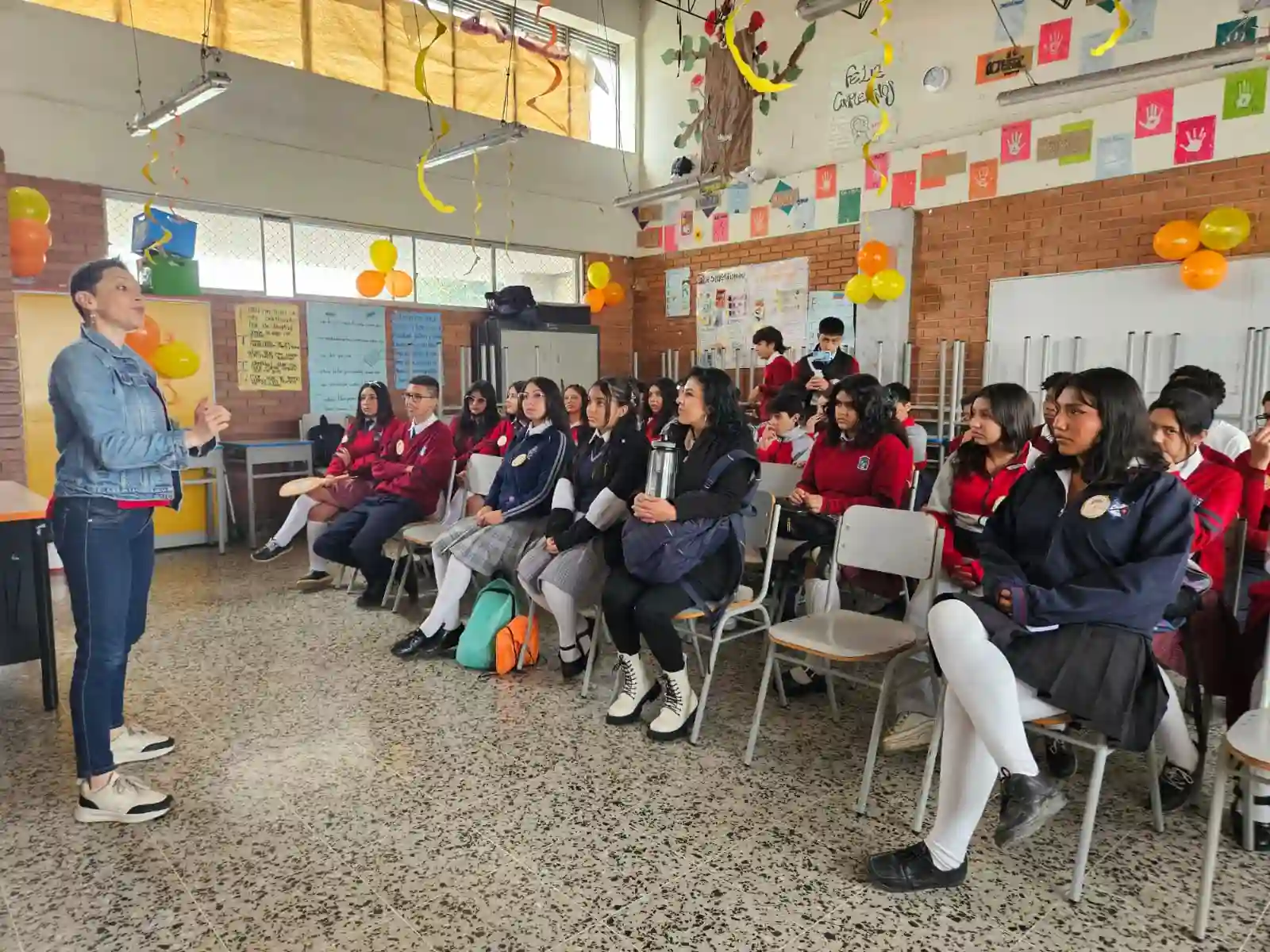 Karen Córdoba en taller de locución comercial
