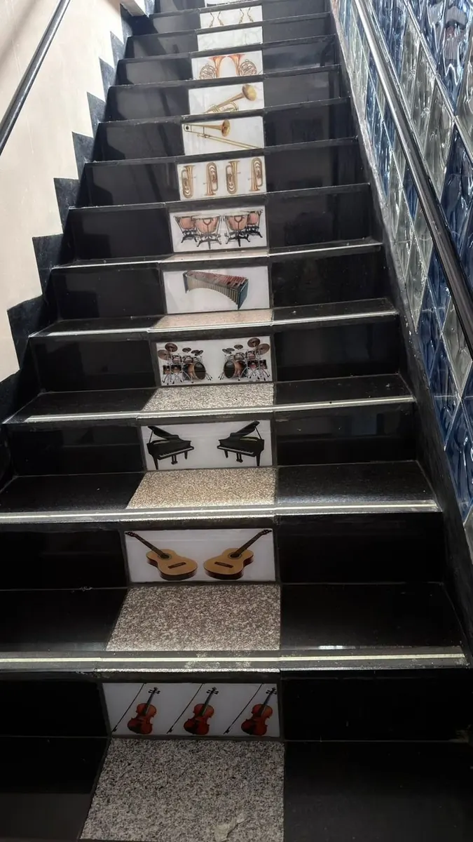 Escalera de piano en la biblioteca del Mirador del Paraíso