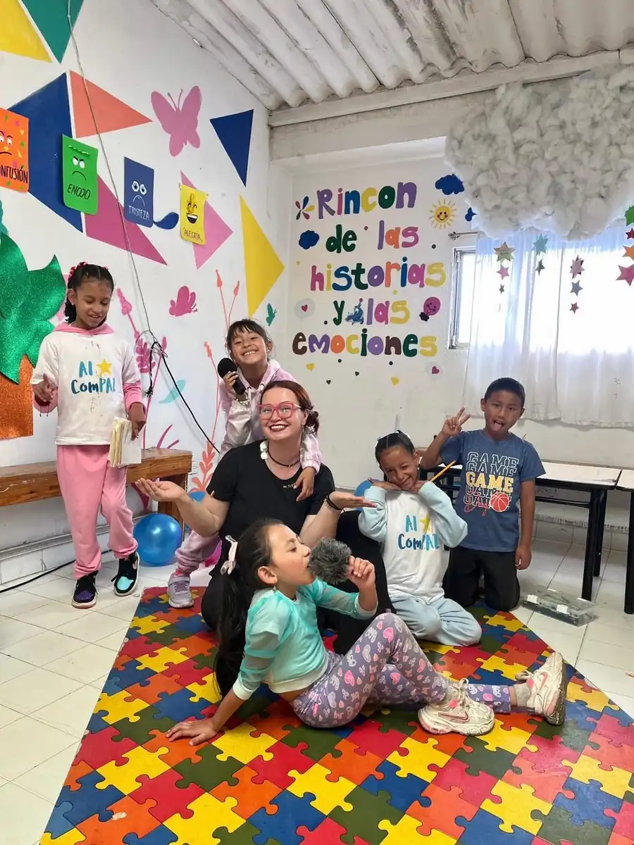 Taller con niñas y niños en el «Rincón de las historias y las emociones»