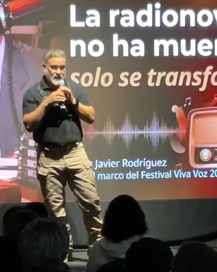 Javier Rodriguez durante su charla en Micrófono Abierto