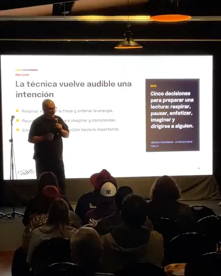 Felipe Perales durante La voz que deja huella en Casa A Voz Estudios